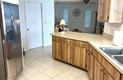 Pelican House | Southern Exposure,warm pool,kayaks,Near Sanibel,Matlacha, Ft Myers Beach, stores