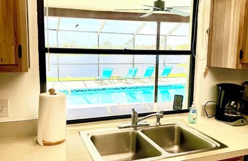 Pelican House | Southern Exposure,warm pool,kayaks,Near Sanibel,Matlacha, Ft Myers Beach, stores