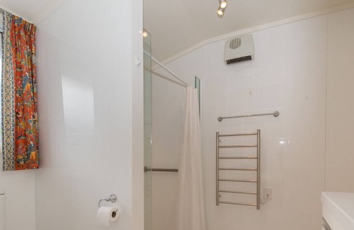 Wanaka Cottage | Southern Lakes Base - Wanaka Holiday Home