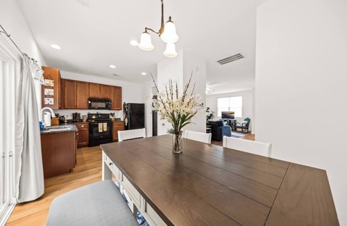 Ladson Villa | Southern Oak Cottage