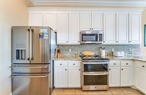 East End House | Southern Star - Across Street From Beach, Bay Views. Community Pool!