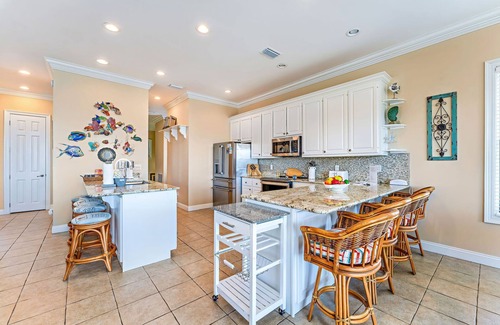 East End House | Southern Star - Across Street From Beach, Bay Views. Community Pool!