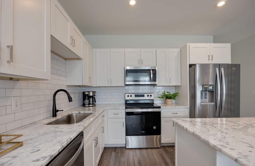 Whitebridge House | Southern & Style-2 Townhomes-7 Mins To Broadway
