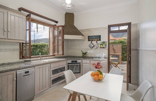 Calheta House | Southern Sunny House, Country house with sea view.