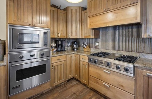 Glendale House | Southern Utah Adventure Hub Near Zion NP Hot Tub!