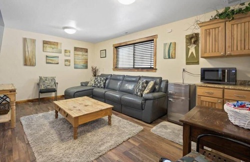 Glendale House | Southern Utah Adventure Hub Near Zion NP Hot Tub!