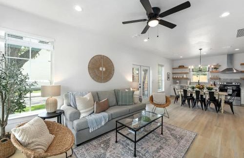 Fredericksburg House | Southern Vine Sip and Stay Combo