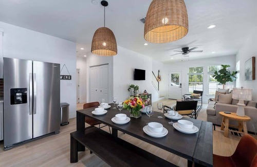 Fredericksburg House | Southern Vine Sip and Stay Combo