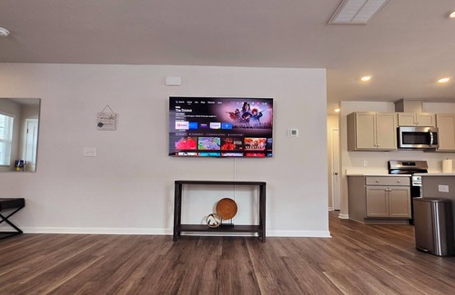 Southport House | Southport Retreat! Beautiful 3 BR house! Family-oriented and pet-friendly!