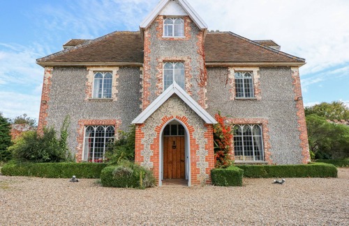 Southrepps Cottage | SOUTHREPPS LODGE, pet friendly, with open fire in Southrepps