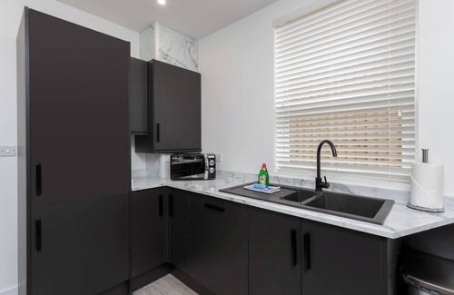 Southsea House | Southsea 3BR w/5 beds, garden & parking permits inc. Near to beach