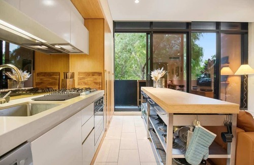 South Yarra Apartment | Southside urban oasis