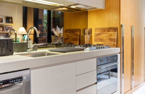 South Yarra Apartment | Southside urban oasis