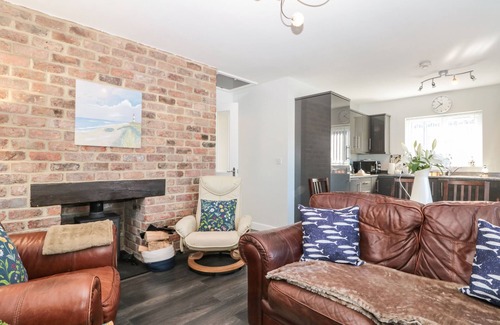 Barmston House | SOUTHVIEW BUNGALOW, pet friendly, country holiday cottage in Barmston