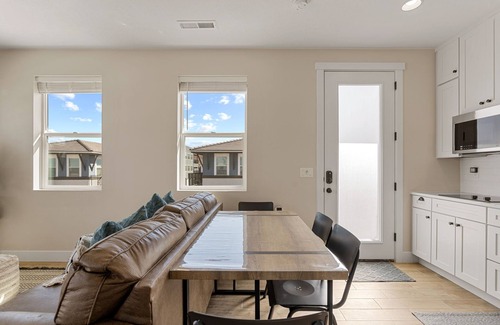 St. George House | Southwest Casita: Desert Color Lagoon + Beaches