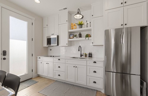St. George House | Southwest Casita: Desert Color Lagoon + Beaches