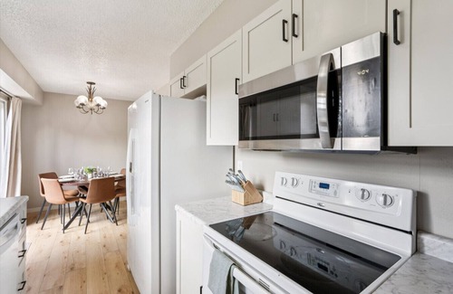 Greater South Side House | Southwest Duplex W/Outdoor Space