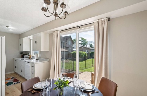 Greater South Side House | Southwest Duplex W/Outdoor Space