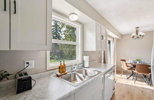 Greater South Side House | Southwest Duplex W/Outdoor Space