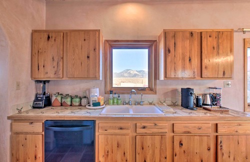 El Prado House | Southwest Home w/360-Degree Mtn View, Ski Nearby!