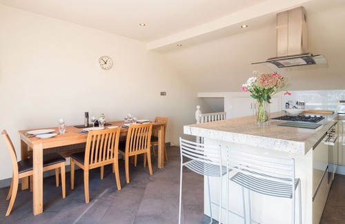 Parsons Green and Walham Apartment | Southwest Rooftops - Two Bedroom Apartment, Sleeps 5