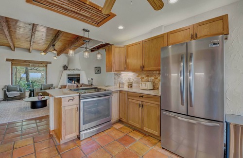 Mesilla Park House | Southwestern Hilltop Retreat + Pool