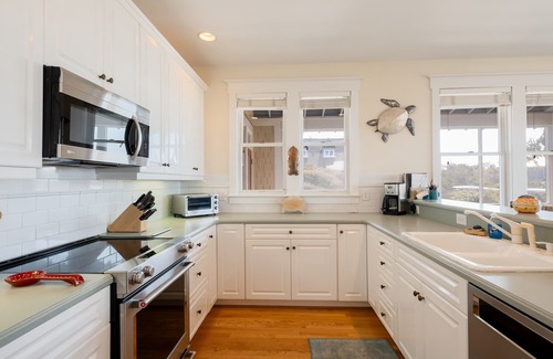South Beach House | Southwind is an Oceanfront Beach Cottage just steps to South Beach!