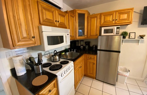 Hollywood South Central Beach Apartment | Southwinds Inn by The Gold Nests