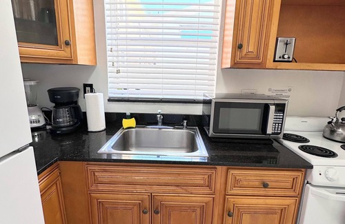 Hollywood South Central Beach Apartment | Southwinds Inn by The Gold Nests