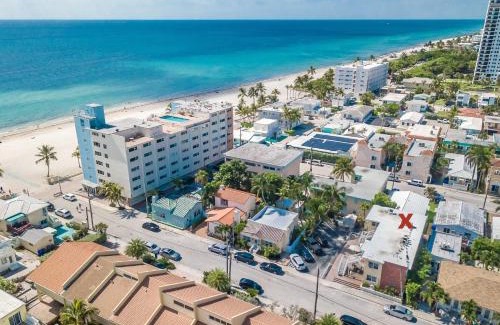 Hollywood South Central Beach Hotel | Southwinds Inn by The Gold Nests