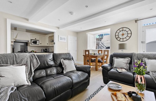 Torquay City Centre Apartment | Sovereign House - Chic and near Harbour, parking