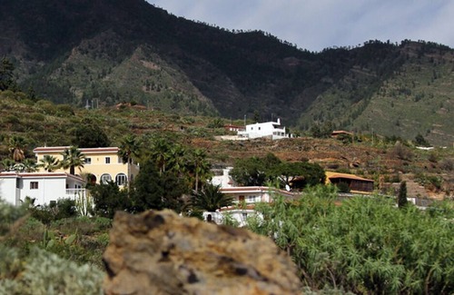 Las Cuevecitas Apartment | Spacious apartment with a very nice winter garden - Casa Pedro - Apartment 2 (below)