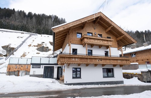 Schonbach Apartment | Spacious apartment with private terrace
