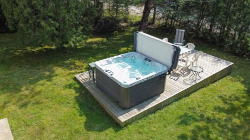 Entrelacs Ski Chalet | Spa - Babyfoot - Le Panache