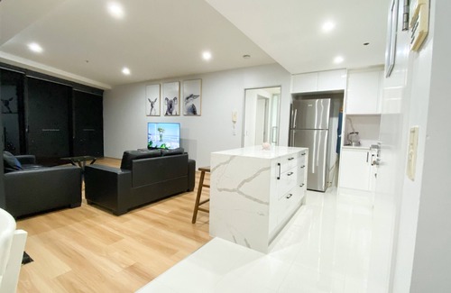 Surfers Paradise Apartment | Spa Bath River/Hinterland View Large Size One Bedroom on Circle On Cavill