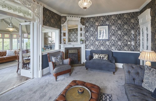 Scarborough City Centre Ski Chalet | Spa Chalet Stunning Sea Views. Pool Sauna Gym with "The finest views in England"