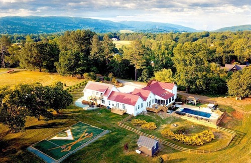 Afton House | Spa Experience + Fun & Games for 16 Guests
