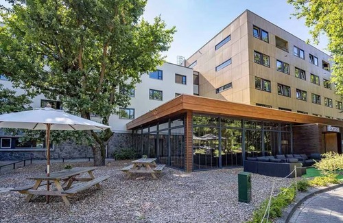 Bergen op Zoom Hotel | Spa-Focused Unit with Swimming Pool and On-Site Free Parking