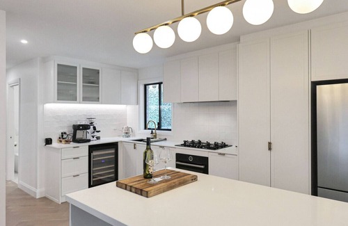 Belmont Apartment | Spa Haus- 2 King Bedrooms, Private Spa, Pets welcome
