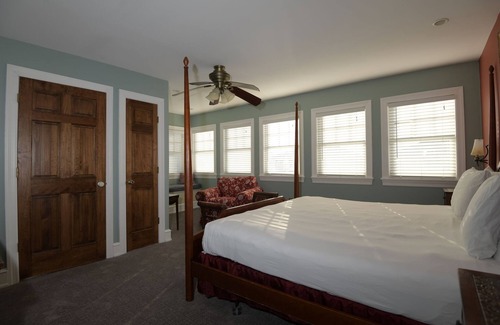 Ventnor City Bed & Breakfast | Spa Inspired King Room 300 feet from the boardwalk and beach with parking and full breakfast