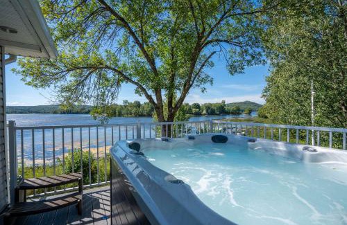 Saint-Remi-de-Tingwick Ski Chalet | Spa & Lake Access - Le Chic Shack des 3 lacs