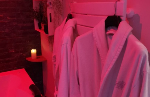 Chartres Apartment | SPA/Love room/Hammam & Bubbles/Nuits-Chartraines