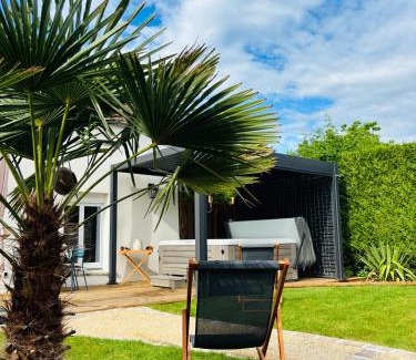 Pamfou House | Spa privé & évasion polynésienne à 20 min de Fontainebleau - PrestigeLodges