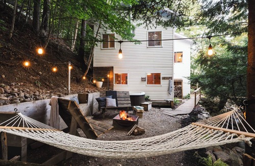 Potton Ski Chalet | Spa Retreat by Lake Memphre, OwlsHead