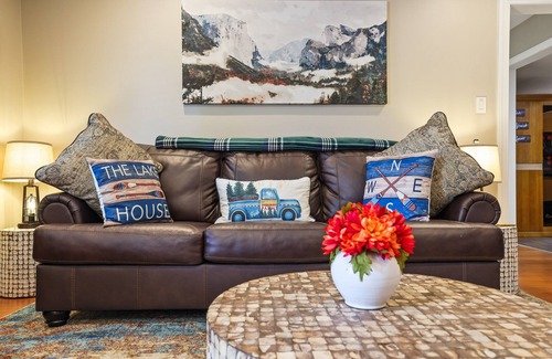 Lake Harmony House | Spa Retreat with 2 Saunas, Hot Tub & 2 Fire Pits