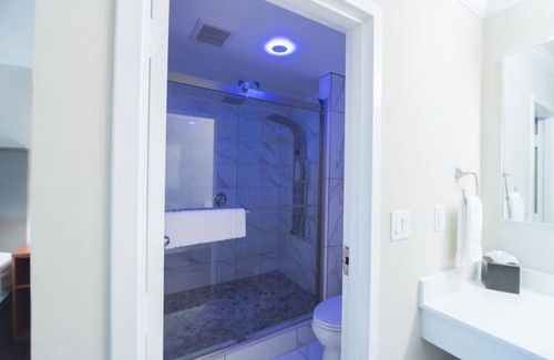 Ocala Hotel | Spa Suite Junior at Equus Inn, Outdoor Seasonal Pool, Free Breakfast