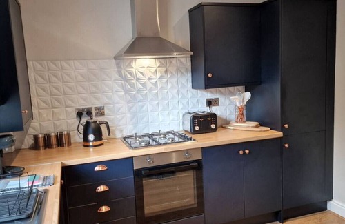 Chester House | Spacious & Stylish City Base with Enclosed Yard