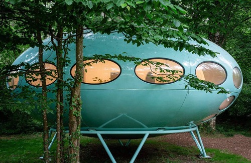 Nunney Cabin | Space Age Living - Futuro House at Marston Park