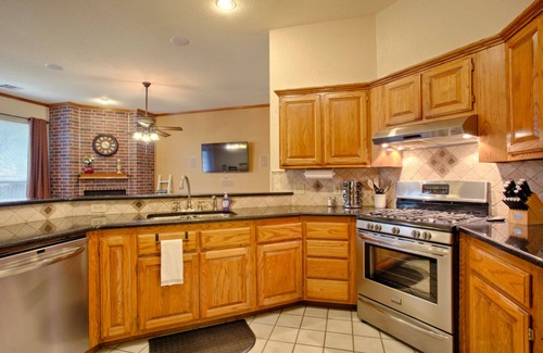 Edmond House | Space and lots of Comfort with 2,400 sq ft!
