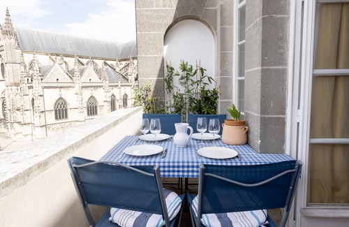 Saint-Michel Apartment | Space and serenity in the heart of Bordeaux